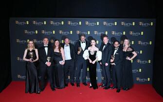 Visual effects supervisor Simon Hughes poses with all his team and British actress Lily Collins after winning the award for Best special visual effects for "Poor Things" during the BAFTA British Academy Film Awards ceremony at the Royal Festival Hall, Southbank Centrer, in London, on February 18, 2024. (Photo by JUSTIN TALLIS / AFP)