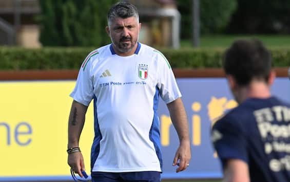 https://static.sky.it/editorialimages/64aae42d3ff18b4f1a3d7931276981d7372823f4/skysport/it/calcio/nazionale/video/2025/09/03/italia-estonia-formazione-news-1033475/ansa_gattuso_italia.jpg?im=Resize,width=565