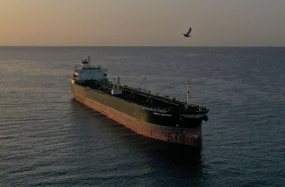 Petrolio, prezzo in aumento con minaccia chiusura Stretto di Hormuz