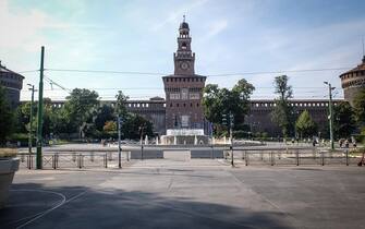 Semideserta Piazza Cairoli davanti al Castello Sforzesco, Milano, 11 Agosto 2020.  Ansa/Matteo Corner