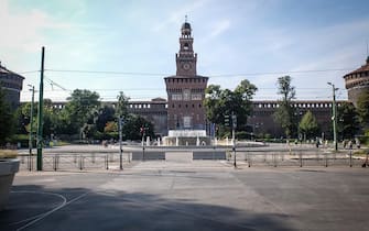 Semideserta Piazza Cairoli davanti al Castello Sforzesco, Milano, 11 Agosto 2020.  Ansa/Matteo Corner