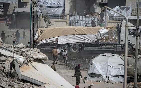 Guerra Israele, 36 morti in raid su scuola a Gaza. Usa: verso sviluppi su ostaggi. LIVE