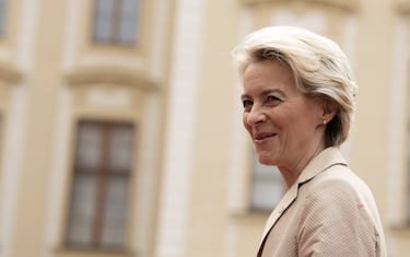 (221008) -- PRAGUE, Oct. 8, 2022 (Xinhua) -- European Commission President Ursula von der Leyen arrives for an informal summit of the European Union (EU) in Prague, the Czech Republic, Oct. 7, 2022. (Xinhua/Lian Yi) - Lian Yi -//CHINENOUVELLE_XxjpbeE007167_20221008_PEPFN0A001/2210081216/Credit:CHINE NOUVELLE/SIPA/2210081230