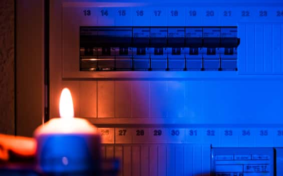 blackout di 10 ore a torino l allarme di ascom gravi danni per attivit224 in centro