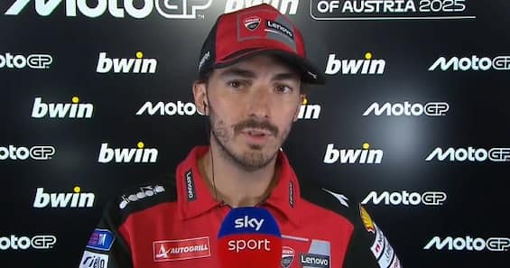 https://static.sky.it/editorialimages/65710786adffb930b2cb9937abb53866e4bb5939/skysport/it/motori/motogp/video/2025/08/17/bagnaia-ducati-gp-austria-spielberg-intervista-1029678/bagnaia_intv_screen_og.jpg?im=Resize,width=565