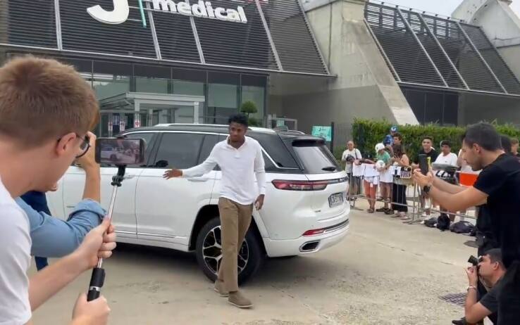 يوفنتوس يتعاقد مع المدافع الكولومبي كابال مقابل 10 ملايين يورو بالإضافة إلى متغيرات من فيرونا