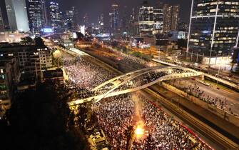 epa10544909 Thousands of protesters block the Ayalon main highway during a mass protest against the government's justice system reform plans in Tel Aviv, Israel, 26 March 2023 (issued 27 March 2023). Nationwide anti-government protests have been sparked by Israeli government plans to reform the justice system and limit the power of the Supreme Court..  EPA/Omri Kedem