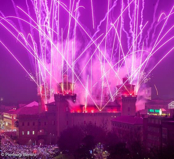 New Year’s Eve 2024, the Estense Castle “burns” in Ferrara