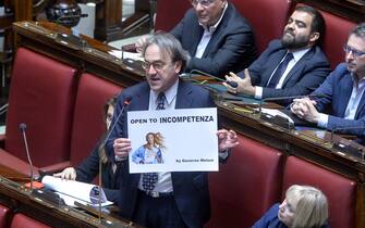 28/04/2023 Camera dei Deputati discussione e voto sul DEF nella foto Angelo Bonelli prima di essere colto da malore in aula (ROMA - 2023-04-28, Stefano Carofei) p.s. la foto e' utilizzabile nel rispetto del contesto in cui e' stata scattata, e senza intento diffamatorio del decoro delle persone rappresentate