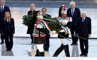 Roma - Il Presidente della Repubblica Sergio Mattarella in occasione di una deposizione di una corona d'alloro sulla Tomba del Milite Ignoto all'Altare della Patria, oggi 4 novembre 2023.
(Foto di Paolo Giandotti - Ufficio Stampa per la Stampa e la Comunicazione della Presidenza della Repubblica)