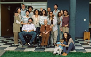 Io sono ancora qui, il cast