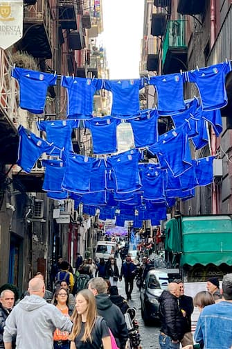 The national football team jersey displayed in the alleys of the Spanish districts where tomorrow the match valid for the Euro2024 qualifiers is scheduled in Naples, Italy, 22 March 2023.
ANSA / CIRO FUSCO