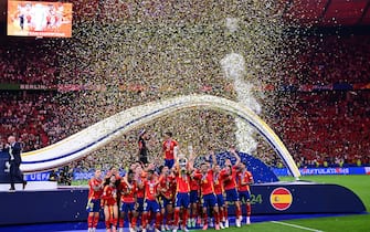 BERLIN, GERMANY - JULY 14: Players of Spain celebrate with the trophy after winning the UEFA EURO 2024 final match between Spain and England at Olympiastadion in Berlin, Germany on July 14, 2024. (Photo by Oguz Yeter/Anadolu via Getty Images)