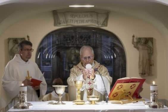 Papa Leone XVI celebra messa sulla tomba di San Pietro. FOTO