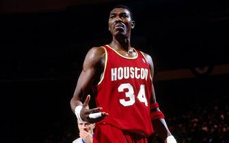 NEW YORK - JUNE 12:  Hakeem Olajuwon #34 of the Houston Rockes reacts against the New York Knicks during Game Three of the NBA Finals played on June 12, 1994 at Madison Square Garden in New York, New York.  NOTE TO USER: User expressly acknowledges that, by downloading and or using this photograph, User is consenting to the terms and conditions of the Getty Images License agreement. Mandatory Copyright Notice: Copyright 1994 NBAE (Photo by Nathaniel S. Butler/NBAE via Getty Images)