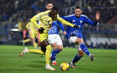 Randal Kolo Muani (Juventus Fc) in action  during  Como 1907 vs Juventus FC, Italian soccer Serie A match in Como, Italy, February 07 2025