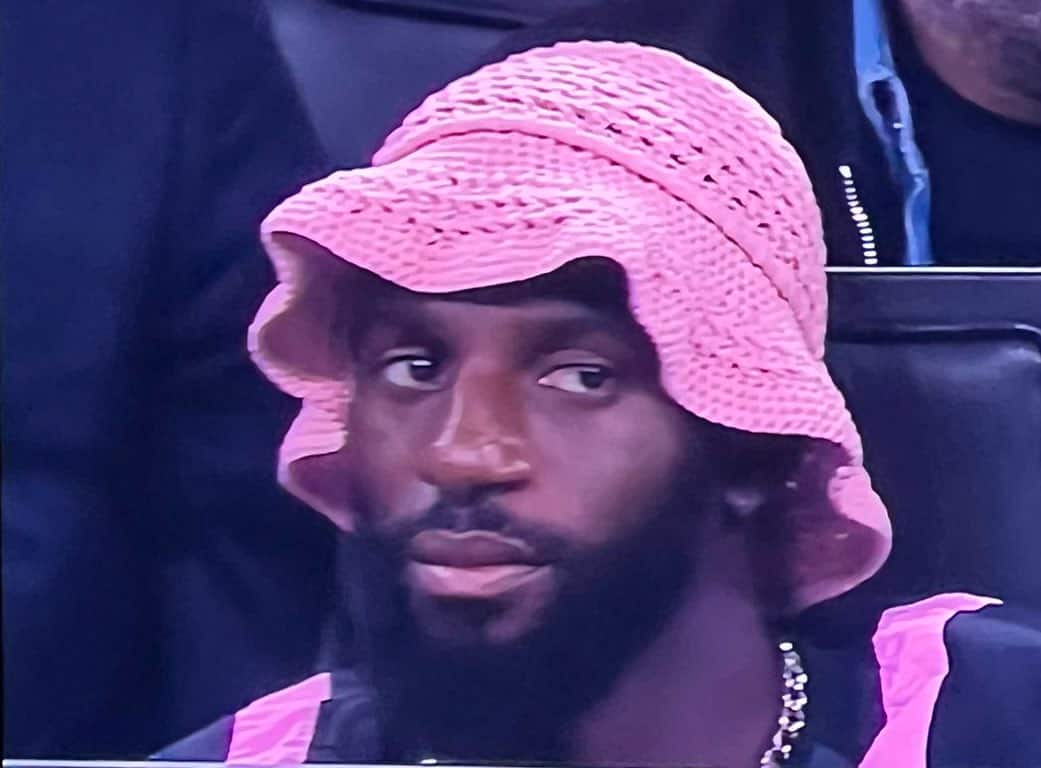 Il curioso cappellino rosa di Bakayoko