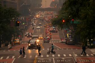 NEW YORK, NY - JUNE 7: Smoke shrouds 42nd Street as the sun sets on June 7, 2023, in New York City.  (Photo by Gary Hershorn/Getty Images)