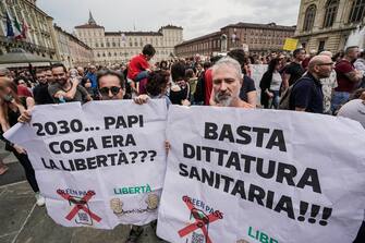 Covid, le manifestazioni contro il green pass