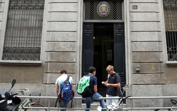 maturit224 2025 oggi prima prova scritta d italiano tracce e news sugli esami live