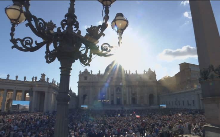 Piazza San Pietro in attesa del nuovo Papa