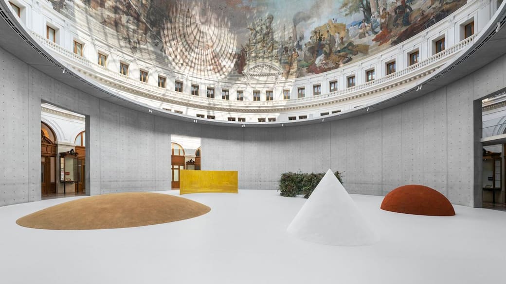 View of the exhibition “Minimal”, Bourse de Commerce – Pinault Collection, Paris, 2025. © Tadao Ando Architect & Associates, Niney et Marca Architectes, agence Pierre-Antoine Gatier. Photo: Nicolas Brasseur/Pinault Collection