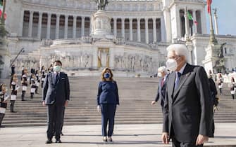 Festa della Repubblica, Sergio Mattarella rende omaggio al Milit