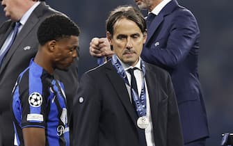 6/10/2023 - ISTANBUL - (l-r) Denzel Dumfries of FC Internazionale Milano, FC Internazionale Milano coach Simone Inzaghi during the UEFA Champions League Final between Manchester City FC and FC Inter Milan at Ataturk Olympic Stadium on June 10, 2023 in Istanbul, Turkey. AP | Dutch Height | MAURICE OF STONE /ANP/Sipa USA