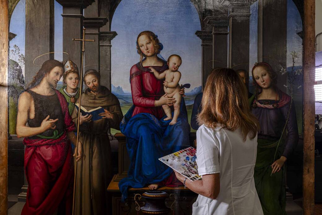 Fasi_di_restauro_ad_opera_del_Laboratorio_dell_Opificio_delle_Pietre_Dure_di_Firenze.jpg