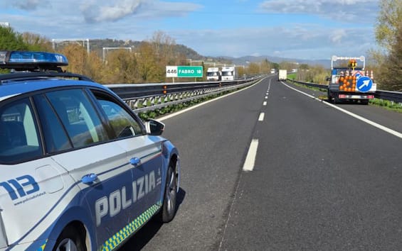 incidente in tangenziale a bologna operaio muore investito da furgone