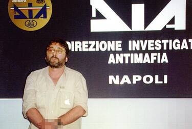 A26-11/07/98-CASAL DI PRINCIPE (CASERTA)-CRO: CAMORRA: " SANDOKAN " . Una foto segnaletica della Dia mostra Francesco Schiavone dopo il suo arresto. CIRO FUSCO / ANSA / PAL