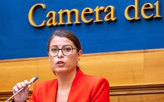 Foto Mauro Scrobogna/LaPresse 
15-09-2022 Roma (Italia) Politica - Elezioni -  conferenza stampa dell’Alleanza Verdi Sinistra  sul rischio che corrono diritti delle donne   -  Nella foto: presso la sala stampa della Camera dei Deputati Elisabetta Piccolotti in Fratoianni coordinatrice della segreteria nazionale di Sinistra Italiana illustra i rischi che corrono i diritti delle donne e presentano le proposte per la prossima legislatura 

09-15-2022 Rome (Italy) Politics - Elections - press conference of the Green Left Alliance on the risk of women's rights in Italy - In the photo: in the press room of the Chamber of Deputies, Elisabetta Piccolotti in Fratoianni, coordinator of the national secretariat of the Italian Left, illustrate the risks facing women's rights and presenting proposals for the next parliamentary term