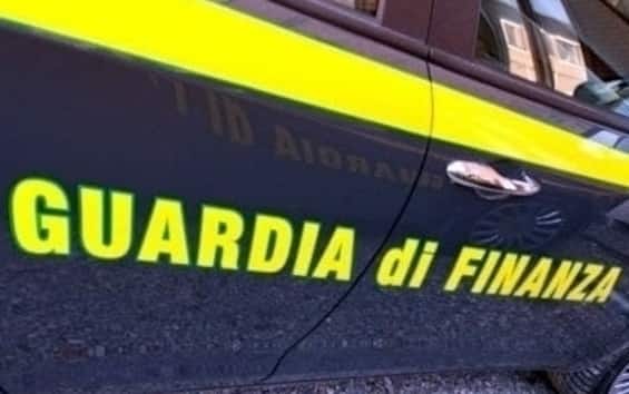 Cosenza, falso dentista con fatture da 1.500 euro: sequestrato lo studio