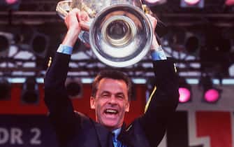ARCHIVE PHOTO: 25 years ago, on May 28, 1997, Borussia Dortmund wins the Champions League, SOCCER -Ottmar HITZFELD,D,Borussia Dortmund,coach,with the 1997 Champions League Cup,victory celebration on Dortmund's Friedensplatz