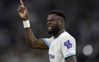 epa11004437 Chancel Mbemba of Marseille celebrates scoring the 2-1 lead during the UEFA Europa League group B match between Olympique Marseille and Ajax Amsterdam in Marseille, France, 30 November 2023.  EPA/GUILLAUME HORCAJUELO