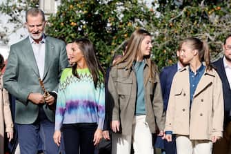 epa10930464 Spain's King Felipe VI (L), Queen Letizia (2-L), Crown Princess Leonor (R) and Princess Sofia (2-R) visit the parish of Arroes, Asturias, northern Spain, 21 October 2023. The royal family visited the parishes of Arroes, Pion and Candanal that won 2023 Asturias' Exemplary Village Award.  EPA/Ballesteros