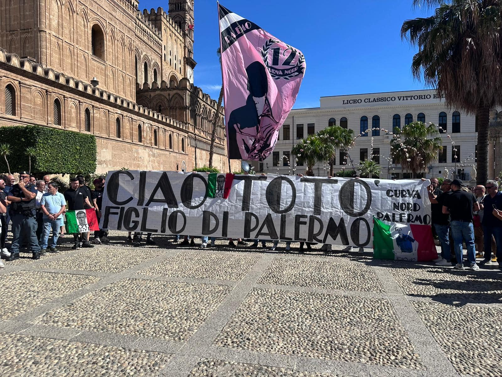 Il saluto dei tifosi palermitani a Schillaci