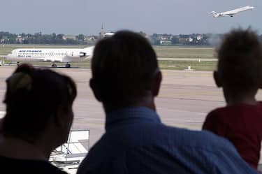 FRANCE - SEPTEMBER 27:  An American family watches Air France planes take off at Saint Exupery airport near Lyon, France, Tuesday, September 27, 2005.  (Photo by Guillaume Plisson/Bloomberg via Getty Images)