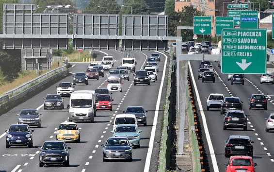 Previsioni traffico, le giornate da bollino nero sulle autostrade ad agosto Previsioni traffico, le giornate da bollino nero sulle autostrade ad agosto