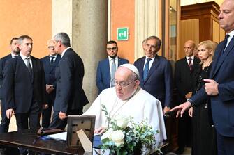 Pope Francis arrives to paying homage at the coffin of late President Emeritus of the Republic Giorgio Napolitano laid in state in the Senate in Rome, Italy, 24 September 2023. Former Italian president Giorgio Napolitano died in a Rome clinic on 22 September 2023 at the age of 98 years. The two-time former president (2006-2015) was one of Italy's most respected political figures.ANSA/CLAUDIO PERI