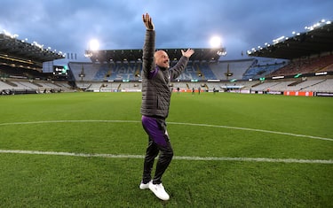 BRUGES, BELGIUM - MAY 08: Vincenzo Italiano, Head Coach of ACF Fiorentina, celebrates after reaching the final of the UEFA Europa Conference League following the UEFA Europa Conference League 2023/24 Semi-Final second leg match between Club Brugge and ACF Fiorentina at Jan Breydelstadion on May 08, 2024 in Bruges, Belgium. (Photo by Christopher Lee - UEFA/UEFA via Getty Images)