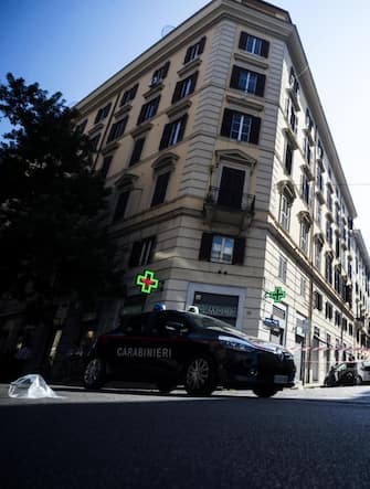 Carabinieri sul luogo dove è stato ucciso il Vice Brigadiere dei Carabinieri Mario Cerciello Rega la scorsa notte in via Pietro Cossa, Roma, 26 luglio 2019. ANSA/ANGELO CARCONI