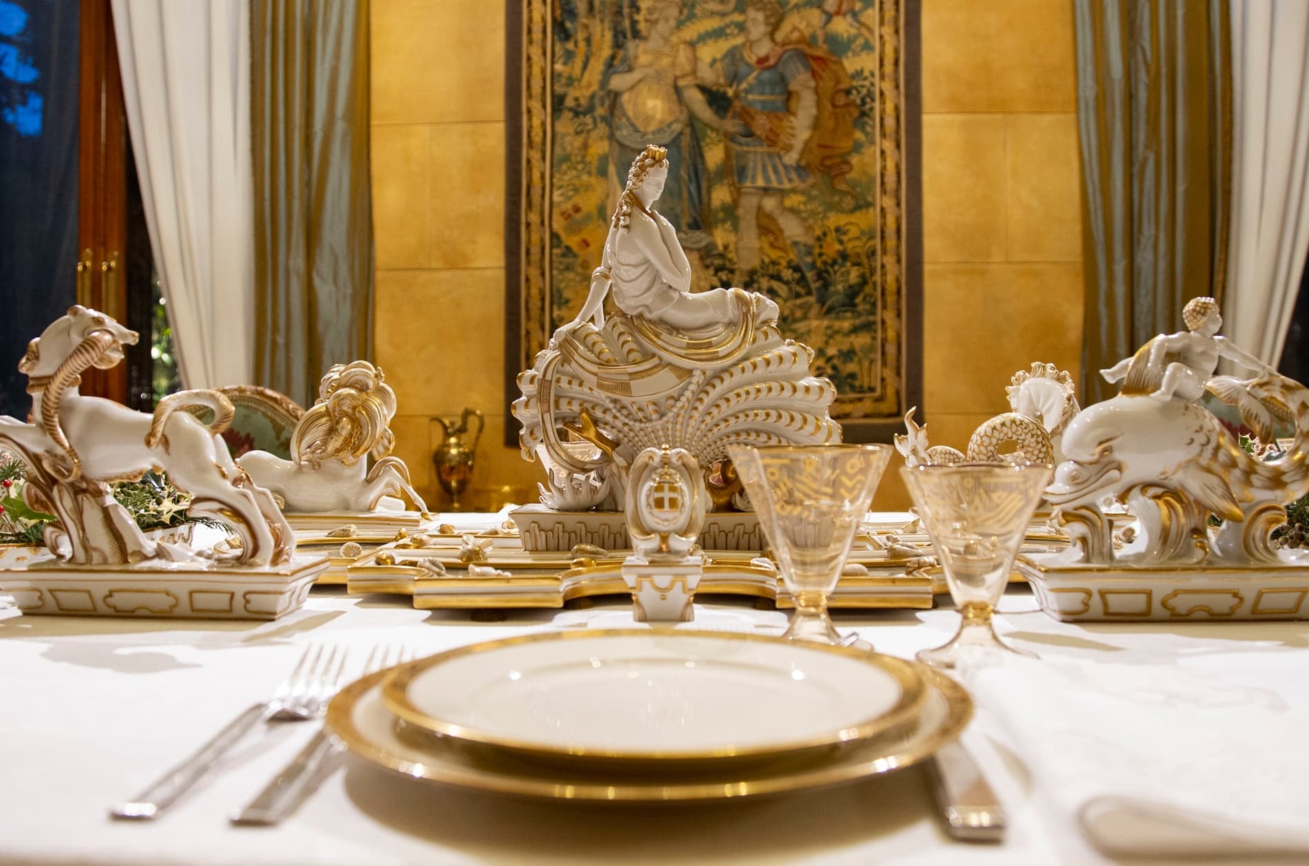 1._Trionfo_da_tavola_di_Gio_Ponti_a_Villa_Necchi_Foto_Barbara_Verduci_2023_(C)_FAI_(3).jpg