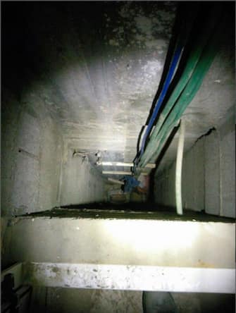 Nel corso delle attivita' condotte ieri a Gaza, soldati israeliani hanno scoperto un tunnel militare di Hamas scavato in profondità sotto a una moschea, 13 novembre 2023. ANSA/ IDF ++HO - NO SALES EDITORIAL USE ONLY++ NPK++