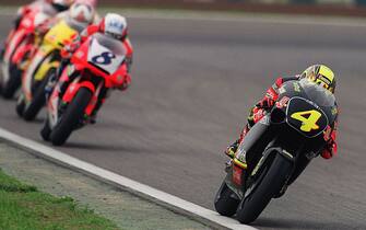 9 OCT 1994: MAX BIAGGI OF ITALY LEADS THE 250cc EUROPEAN GRAND PRIX TODAY IN BARCELONA, SPAIN.  BIAGGI WON THE RACE, CLINCHING THE WORLD CHAMPIONSHIP.   Mandatory Credit: Mike Cooper/ALLSPORT