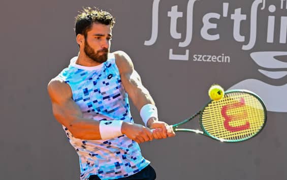 https://static.sky.it/editorialimages/6906c2da72b7a4c23e28b85c8f262e2d1c47f39c/skysport/it/tennis/video/2025/07/16/bastad-pellegrino-griekspoor-risultato-highlights/andrea_pellegrino_ansa.jpg?im=Resize,width=565