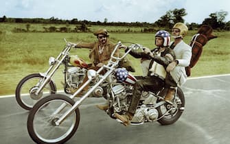 Dennis Hopper, Peter Fonda, Jack Nicholson, "Easy Rider" 1969 Columbia Pictures 
File Reference # 33962-220THA