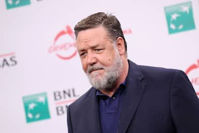 Russell Crowe su Poker Face: 'sfida fatta pensando a mio padre'