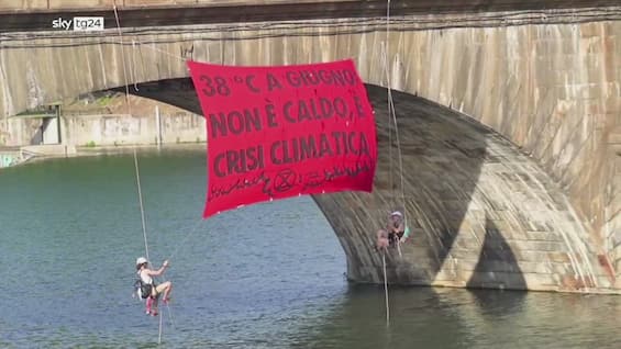 Torino, protesta Extinction Rebellion per il clima Torino, protesta Extinction Rebellion per il clima