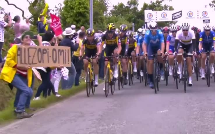 La maxi caduta al Tour de France